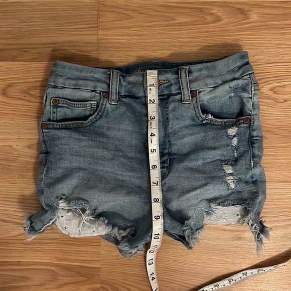 American Eagle "Curvy Hi-Rise Shortie" size 2 - Picture 10 of 10